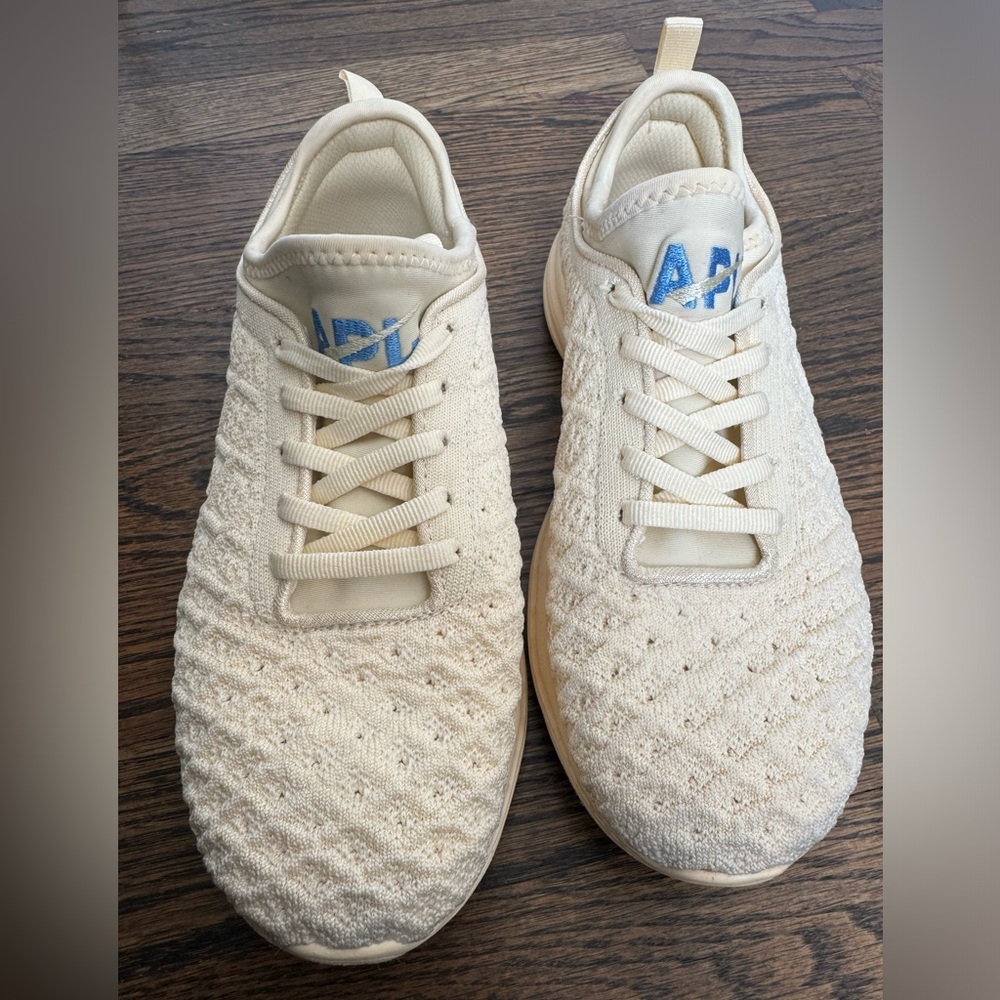 APL techloom Phantom Sneaker in Vanilla & Coastal Blue
Yellow - Picture 5 of 8